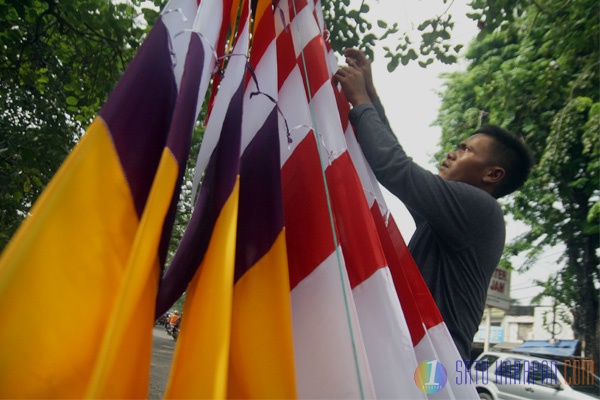 Sambut "Agustusan" Pedagang Bendera Mulai Gelar Dagangan