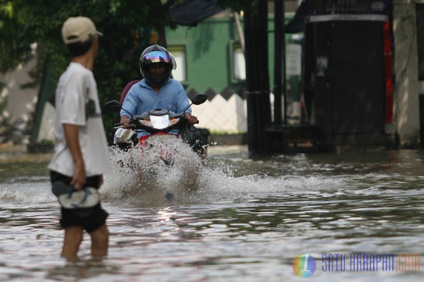 Jalan Kemang Raya Terendam Banjir