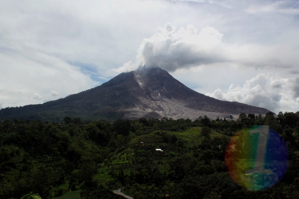 Gunung Sinabung Kembali Berstatus Awas