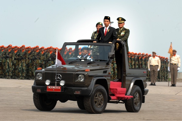Presiden Jokowi Pimpin Upacara Peringatan HUT Ke-70 TNI
