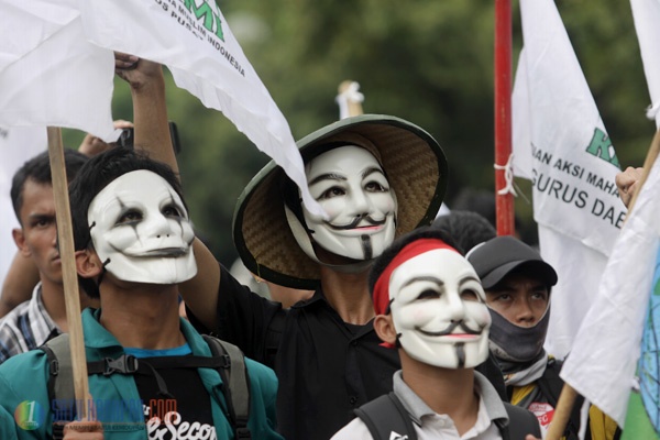 Mahasiswa Demo Tuntut KPK Tuntaskan Kasus Reklamasi 