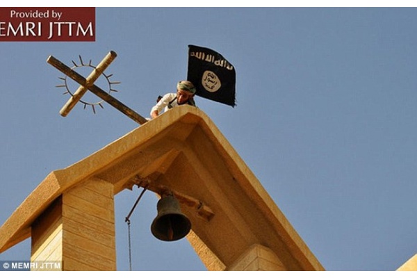 ISIS Robohkan Salib Gereja Terekam dalam Foto-foto Terbaru
