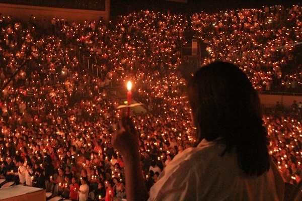 Ribuan Jemaat Hadiri Perayaan Natal Gereja Duta Injil