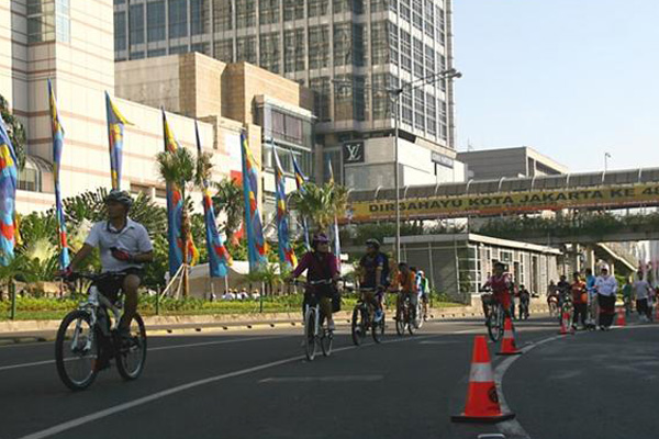 Warga Jakarta Bersepeda Upaya Kurangi Polusi Udara