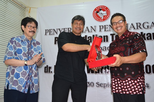 Bupati Kulon Progo Terima Penghargaan Pengendalian Tembakau