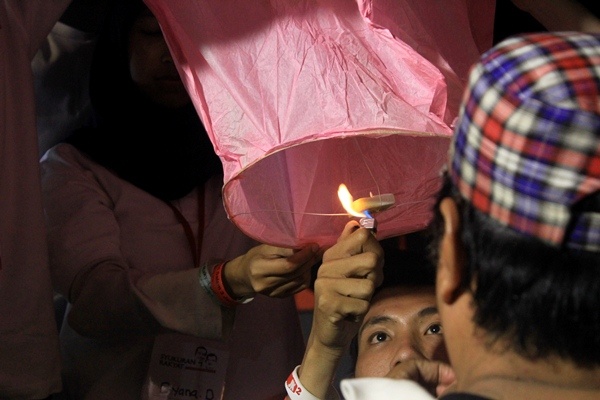 Lampion Syukuran Jokowi Hiasi Langit Jakarta