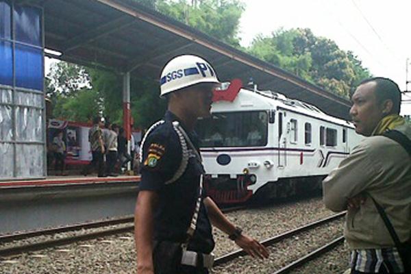 Anggota DPR Hanya Melihat dari Balik Jendela Kereta, Pedagang Kecewa 