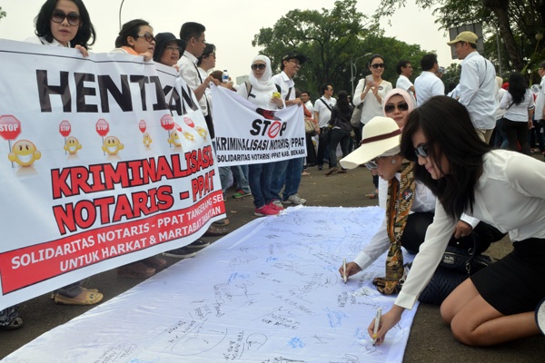 Aksi Stop Kriminalisasi Notaris