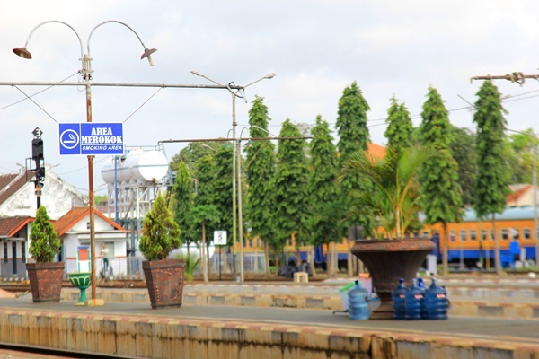 Stasiun Kutoarjo Bersih Pedagang Asongan