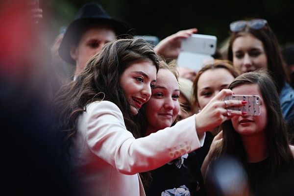 Lorde Raih 6 Penghargaan di New Zealand Music Awards