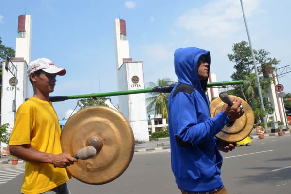 Pemprov DKI Jakarta Larang Pengemis Berkedok  Ondel-ondel