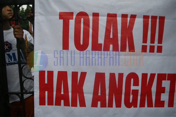 Aksi Demo Mendukung Gubernur Ahok