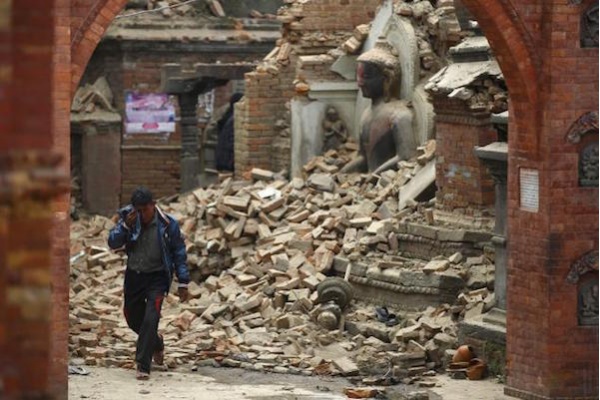 Tim Penyelamat Terus Menggali Reruntuhan di Kathmandu