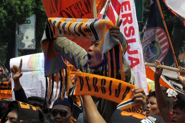 Ribuan Jak Mania Gelar Aksi di Seberang Istana Negara