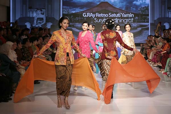 Kebaya Meriahkan Pembukaan Fashion Festival JFFF 2015