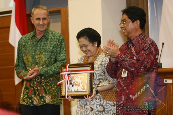 Megawati Buka Seminar Internasional KAA dan GNB