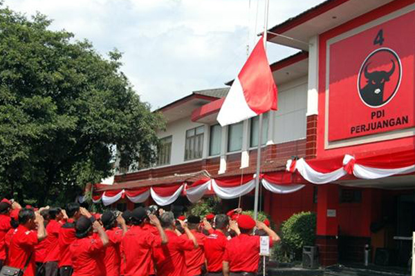PDI Perjuangan Peringati Hari Kemerdekaan RI Ke-68 dengan Apel di Kantor DPP