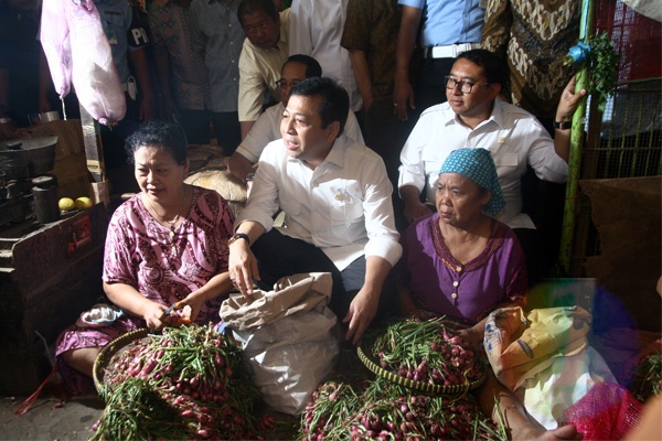 Ketua dan Wakil Ketua DPR Sidak Harga di Pasar Kramat Jati 