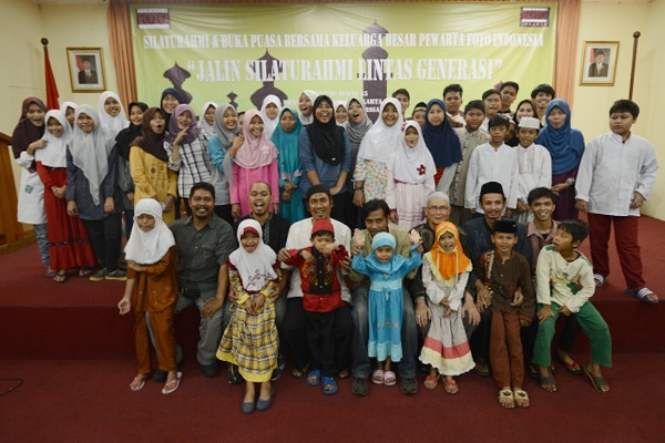 Pewarta Foto Indonesia Buka Puasa Bersama dengan Anak Yatim