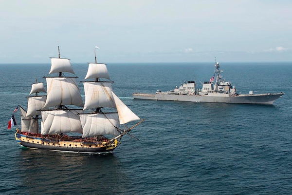 Replika Kapal Prancis Meriahkan Hari Kemerdekaan AS