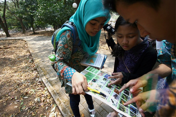 Puluhan Muda Mudi Lakukan Pengamatan Keragaman Hayati di Jakarta