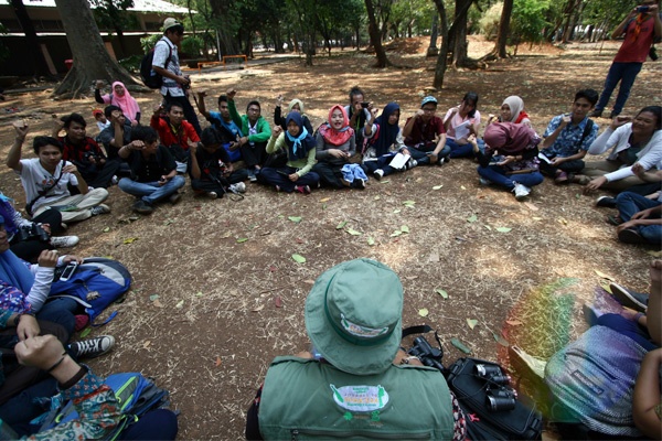 Puluhan Muda Mudi Lakukan Pengamatan Keragaman Hayati di Jakarta