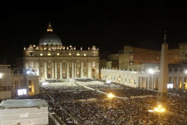 100 Ribu Orang Ikut Tuguran Paus Fransiskus Demi Perdamaian Suriah