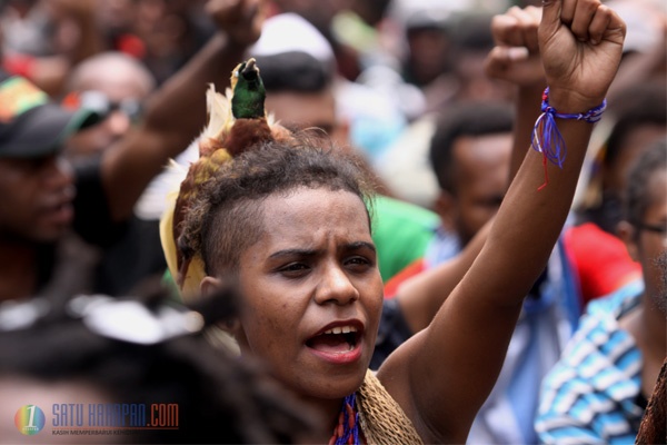 Ratusan Mahasiswa Papua Barat Demo Minta Kebebasan