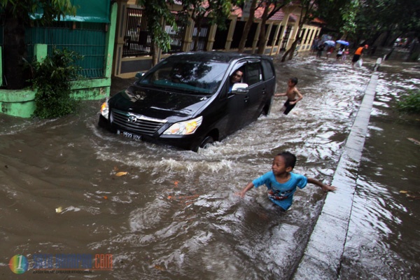 Hujan di Jakarta Kawasan Kalibata Timur Banjir