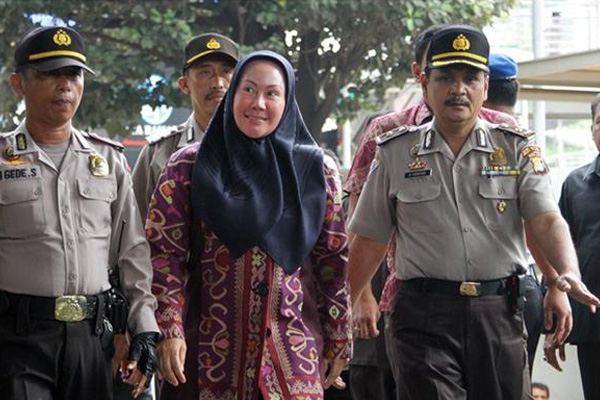 Gubernur Banten, Ratu Atut Chosiyah Diperiksa KPK