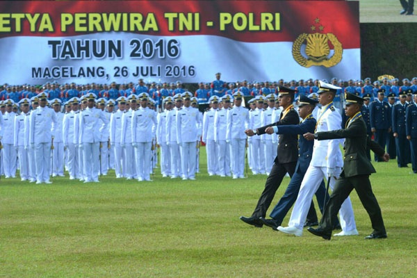 Jokowi: Jaga Soliditas TNI-Polri dan Hilangkan Ego Sektoral
