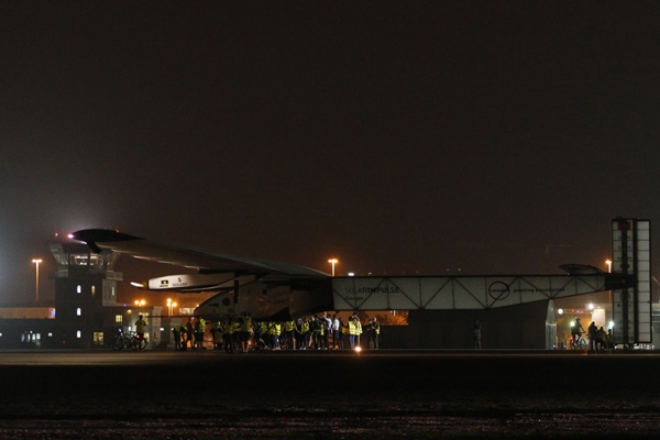 Pesawat Tenaga Surya Solar Impulse 2 Sukses Keliling Dunia