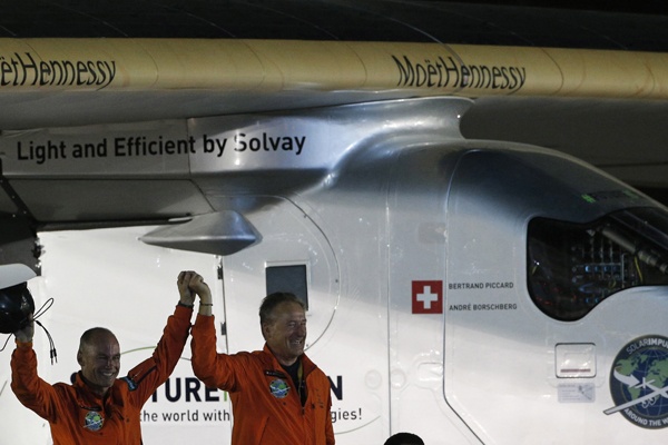 Solar Impulse 2 Sukses Keliling Dunia
