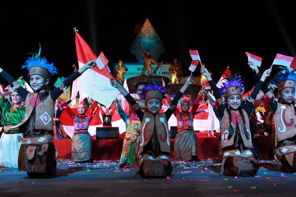 Tarian Simphoni Indonesia Meriahkan Malioboro Night Festival 2016