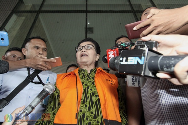 Mantan Menkes Siti Fadilah Supari Ditahan KPK