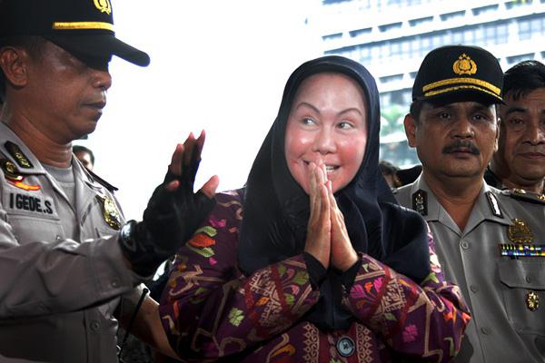 Gubernur Banten, Ratu Atut Chosiyah Diperiksa KPK