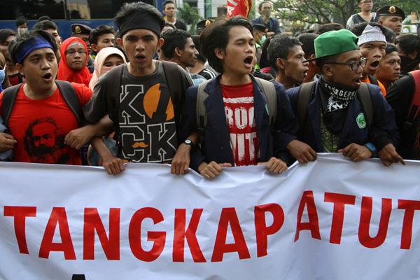 Demo Tuntut Gubernur Banten Segera Diadili