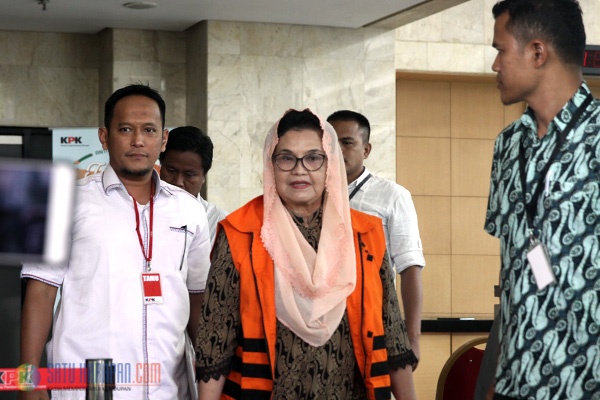 Pemeriksaan Lanjutan Siti Fadilah di KPK