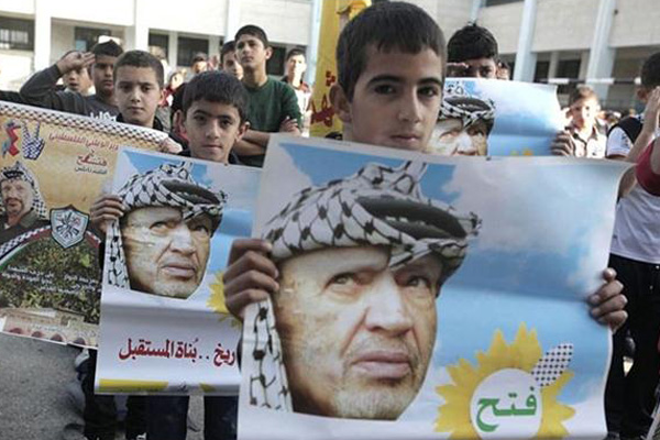 Ribuan Warga Palestina Mengenang Mendiang Yasser Arafat