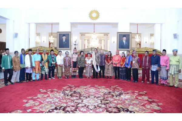 Presiden Jokowi Percayakan AMAN Kelola Hutan Sosial