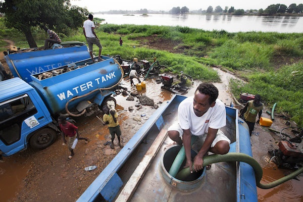LSM Minta Pemerintah Hentikan Swastanisasi Air