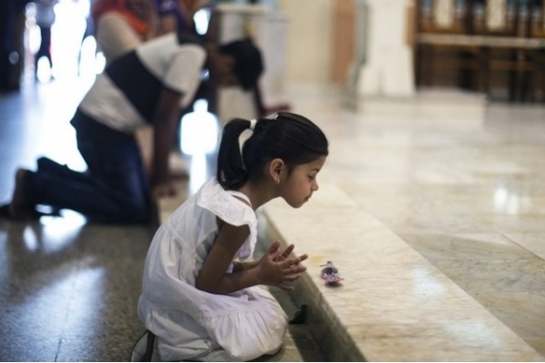 50.000 Orang Hadiri Ibadah Jumat Agung di Uni Emirat Arab