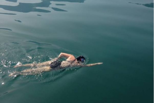Atlet Pro Papua Merdeka Sudah 20 Jam Berenang di Danau Jenewa
