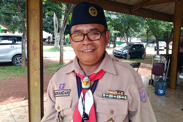 Kepala Pusdiklatda Jakarta Salut Gerakan Pramuka BPK PENABUR
