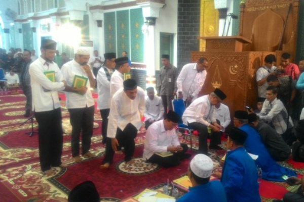 Pasangan Cagub-Cabup Aceh Jalani Uji Baca Al Quran