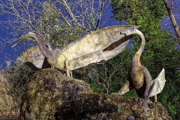 Patung Dinosaurus di London Masuk Daftar Ikon Budaya Terancam