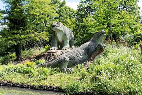 Patung Dinosaurus di London Masuk Daftar Ikon Budaya Terancam