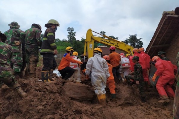 Longsor di Sumedang, Tim SAR Evakuasi Lima Korban Lagi