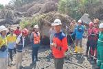 Tim BNPB Lakukan Peledakan Batu Material Gunung Marapi di Sumatera Barat