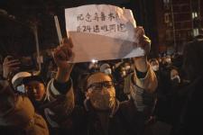 Liput Demonstrasi Nol COVID-19, Jurnalis BBC Ditangkap dan Dipukuli Polisi China